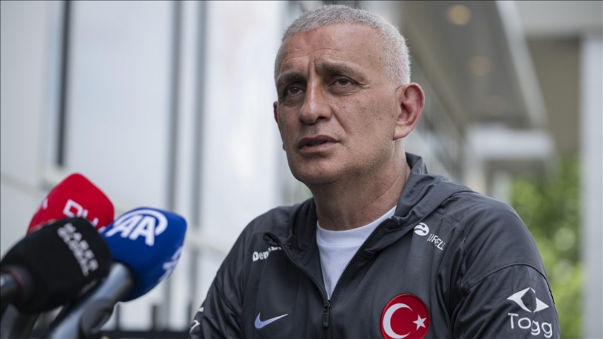 TFF Başkanı İbrahim Hacıosmanoğlu, Trabzonspor-Gaziantep FK maçının hakemi Arda Kardeşler