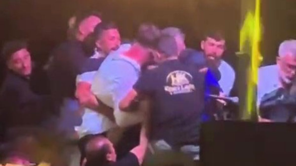 Hatay’da bir düğünde halay başı olmak isteyen alkollü şahıs, kadın