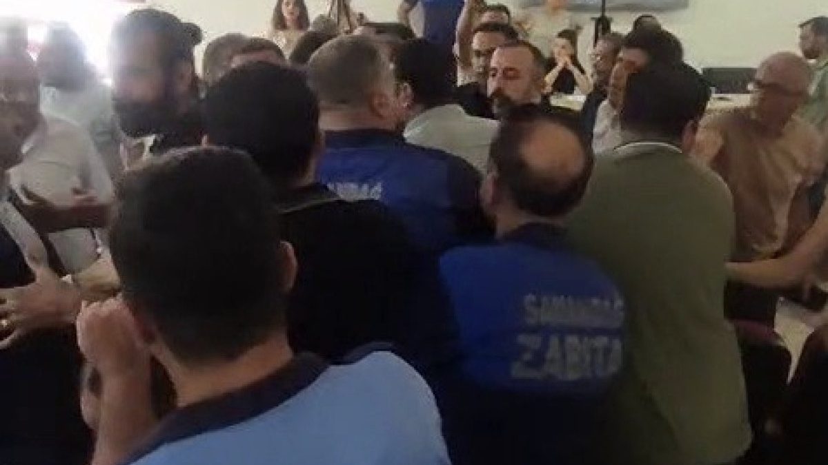 Samandağ ilçe Belediye Başkanı Türkiye İşçi Partili Emrah Karaçay'a CHP'li
