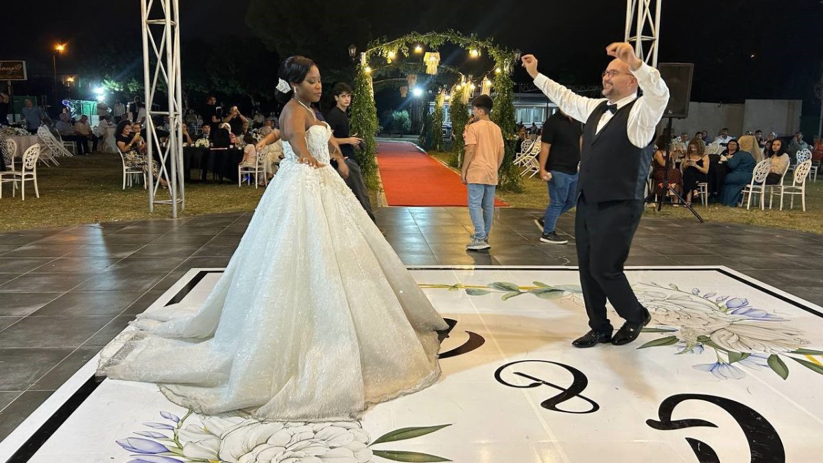 Kentte yaşayan Bayram Oğuz Yıldızhan'ın, Ganalı Gifty Adams ile renkli