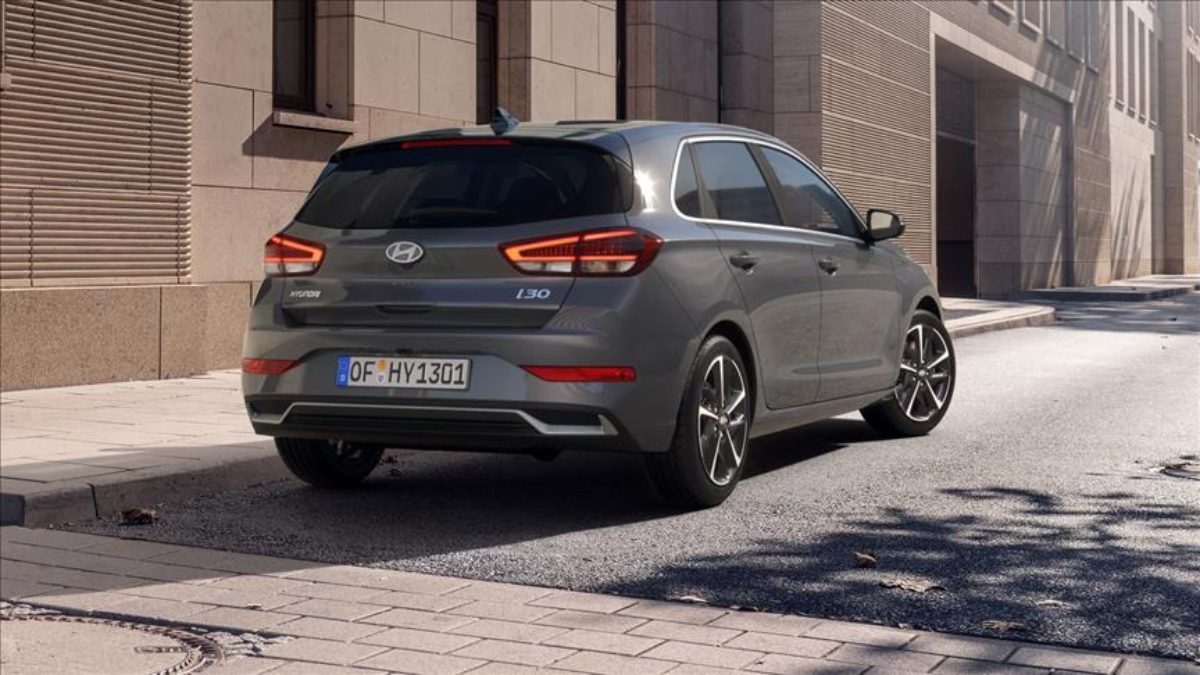 Hyundai, C segmentindeki popüler hatchback modeli i30'u, 140 beygir gücündeki