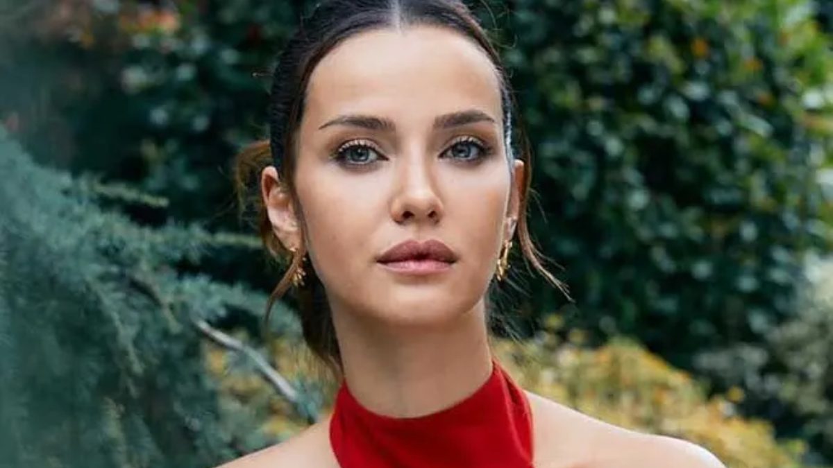 Oyuncu İrem Helvacıoğlu, karnı burnunda yeni pozlarını paylaştı. Güzel ismin