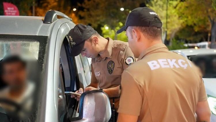 Isparta'da park ve mesire alanları denetlendi, 33 araca işlem yapıldı.