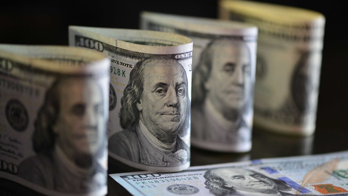 İstanbul serbest piyasada dolar 41,4360 liradan, euro 48,9270 liradan ve