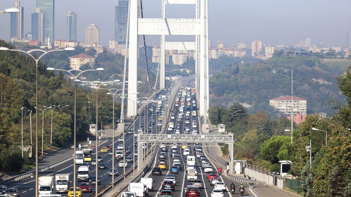 İstanbul'da haftanın üçüncü iş gününde sabah saatlerinde bazı bölgelerde trafik