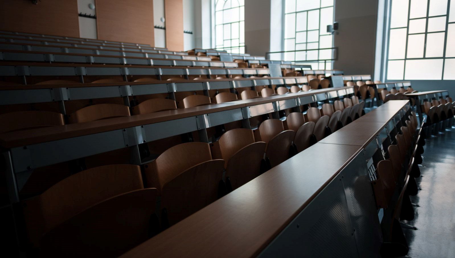 Üniversite kayıt süreci başladı. Süreçle birlikte İstanbul gibi büyük ve