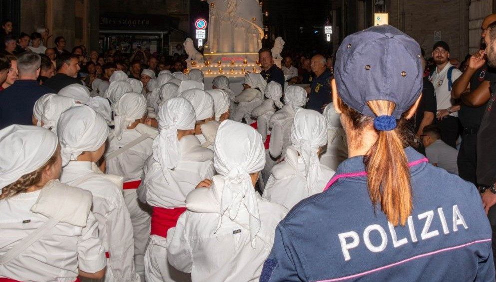 İtalyan polisi, dün İtalya’nın Viterbo kentinde düzenlenen Macchina di Santa