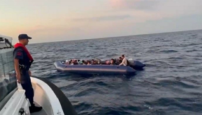 İzmir'in Çeşme ve Urla ilçelerinde 62'si çocuk toplam 138 düzensiz