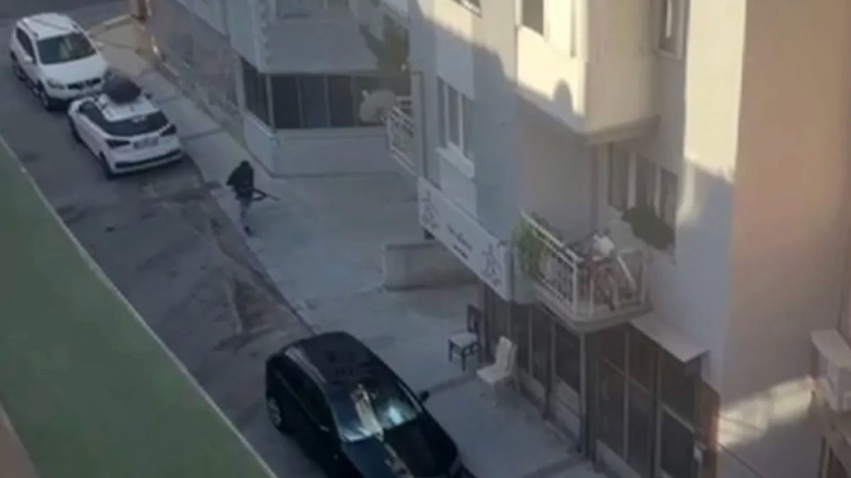 Balçova ilçesindeki Salih İşgören Polis Merkezi'nde 2 polisi şehit eden