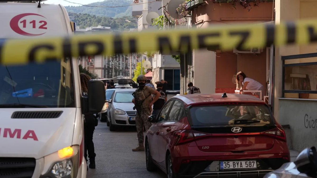 İzmir'deki acı olayda 2 polisin hayatını kaybettiği saldırı, Türkiye'yi yasa