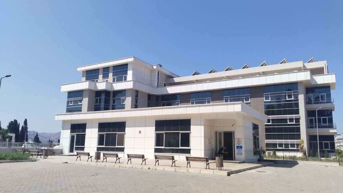 Konak ilçesinde yaşayan 61 yaşındaki Edip Yıldız, tartıştığı yeğeni 47