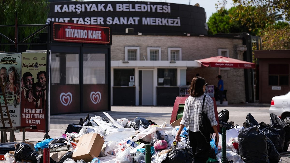 Karşıyaka ilçesinde belediye işçilerin eylemi önceki gün sona ererken, çöplerin