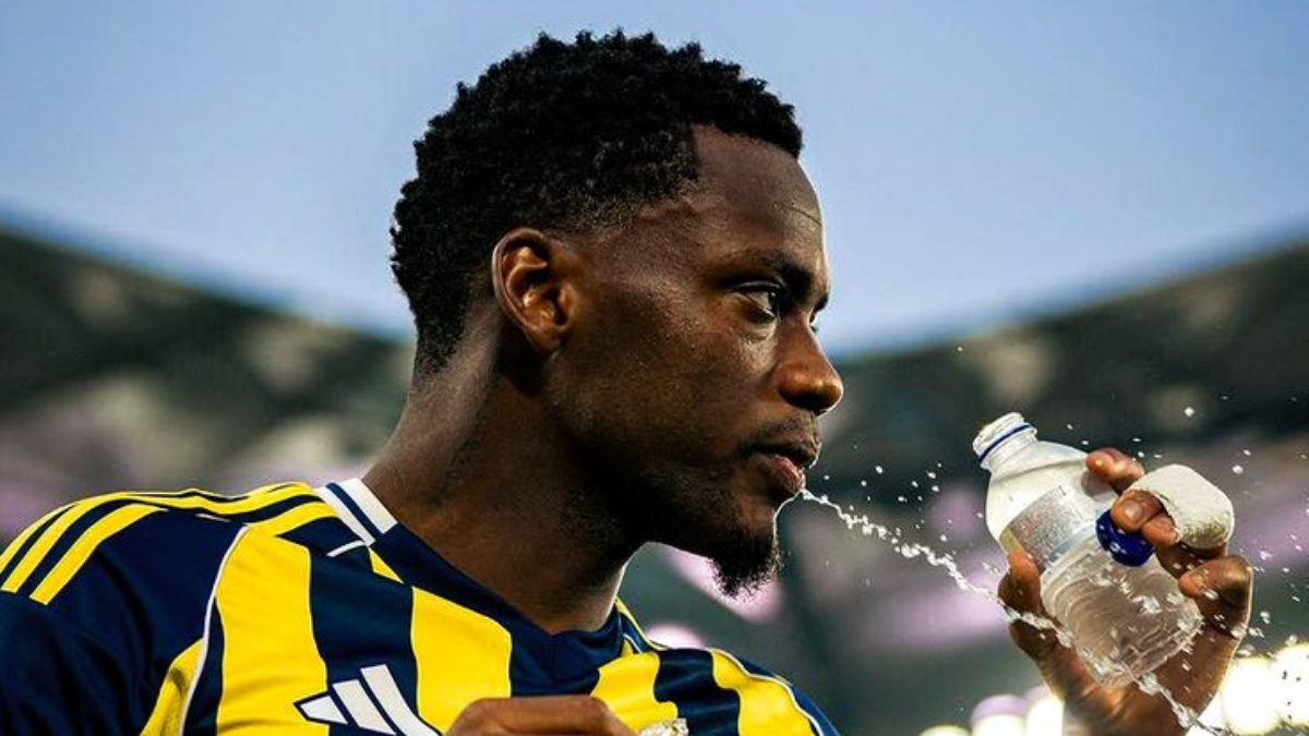 Fenerbahçe'nin Benfica ile oynadığı maçta sakatlık yaşayarak oyundan çıkan Jhon