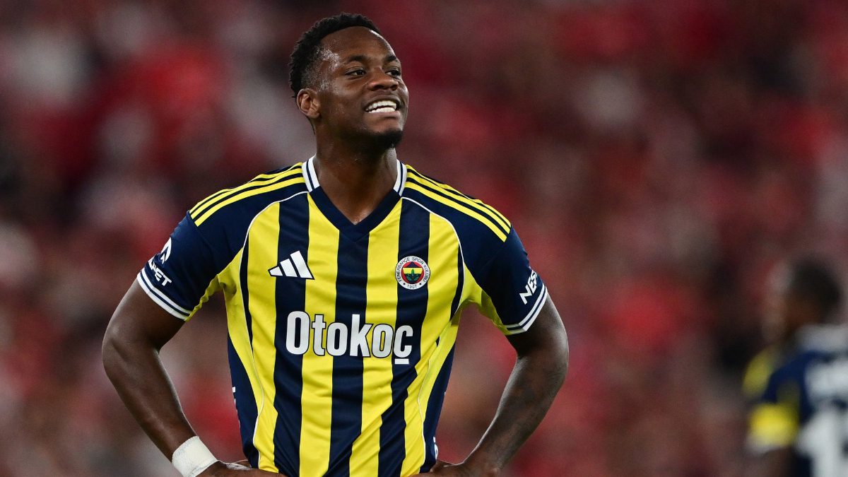 Fenerbahçe'nin Al Nassr'dan kiraladığı Jhon Duran, Benfica maçında sakatlanmasının ardından