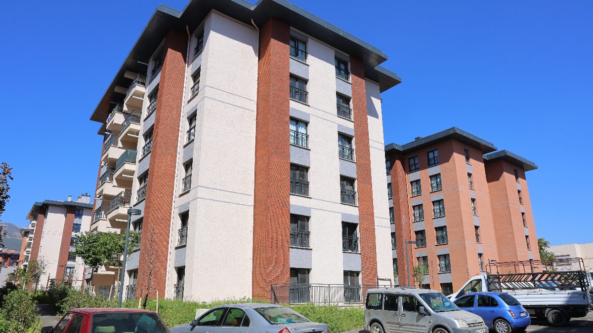 Kahramanmaraş merkezli depremlerin simge notalarından biri olan Onikişubat ilçesindeki Ebrar