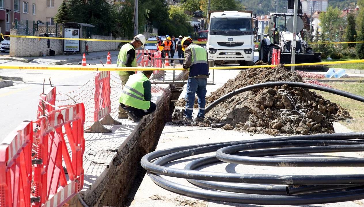 Kastamonu'da altyapı çalışması sırasında doğal gaz borusu delindi.