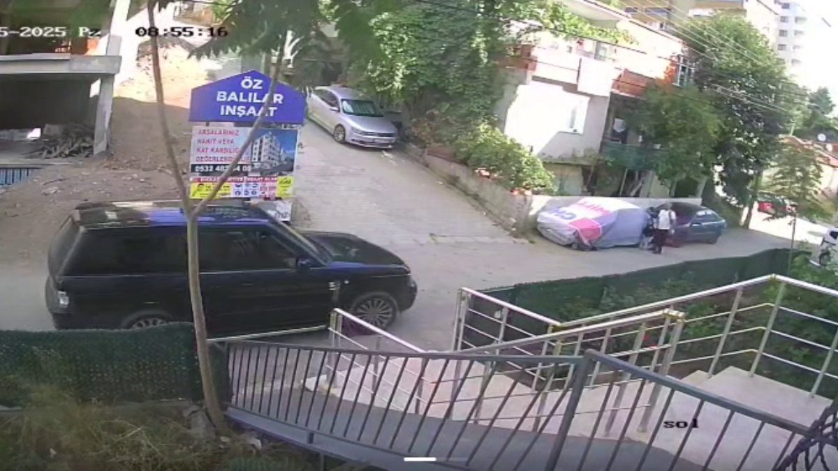 Gebze ilçesinde, sokakta aşırı hız yapan sürücüyü uyaran babaya, çocuklarının