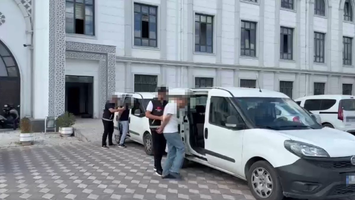 Derince ilçesinde anahtarı kopyalanan ve GPS takip cihazı yerleştirilen otomobilin,