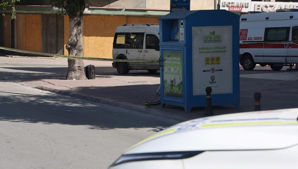 Konya'da şüpheli valiz paniği yaşandı. Kentin en işlek caddelerinden biri,