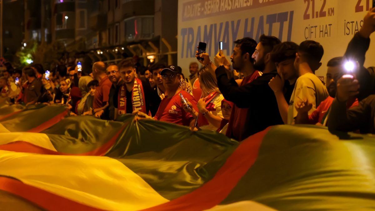 A Milli Takım ve İspanya maçı öncesinde Konya sokaklarında toplanan