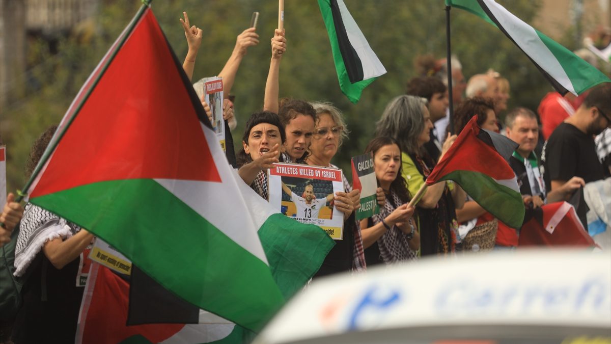 İspanya bisiklet yarışı La Vuelta'nın 16. etabı, İsrail karşıtı gösterilerden