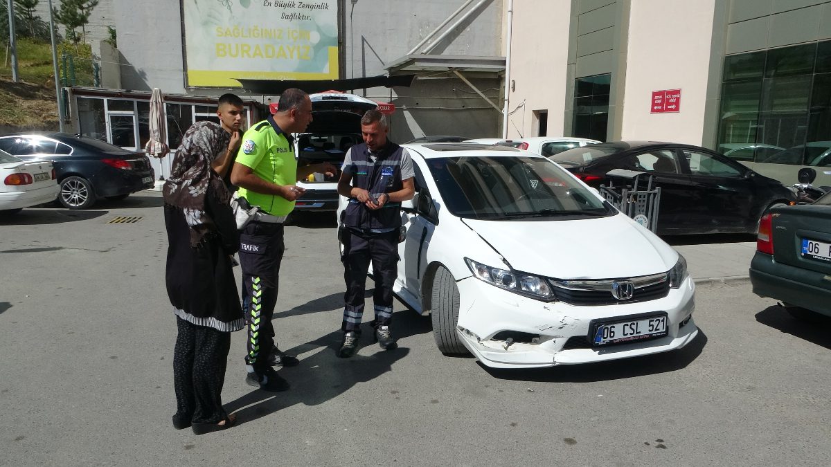 Yeşilyurt ilçesinde, direksiyon başında kalp krizi geçirmesi sonucu 7 araca