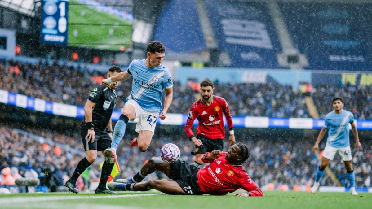 İngiltere Premier Lig'de Manchester City, sahasında Manchester United'ı 3-0 mağlup