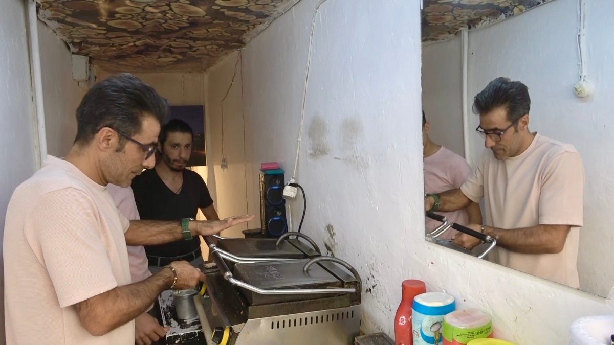 Artuklu ilçesinde yalnızca 3 metrekarelik dükkanda 27 yıldır tost ve