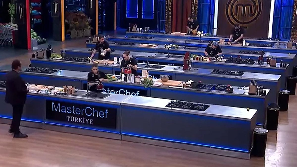 TV8 ekranlarının sevilen yarışması MasterChef Türkiye’de eleme heyacanı yaşandı. 14