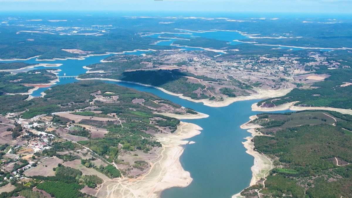 Yaz aylarında yağışların yetersiz kalması ve artan sıcaklıklar, İstanbul'un su