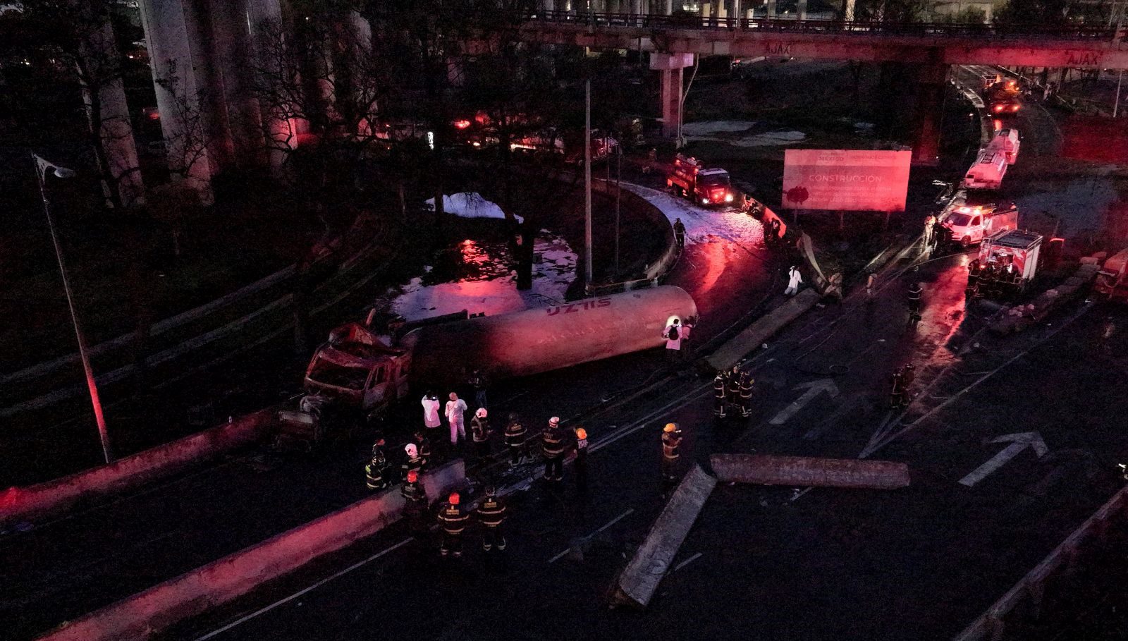 Meksika'nın başkenti Meksiko City'de LPG taşıyan tanker infilak etti. LPG