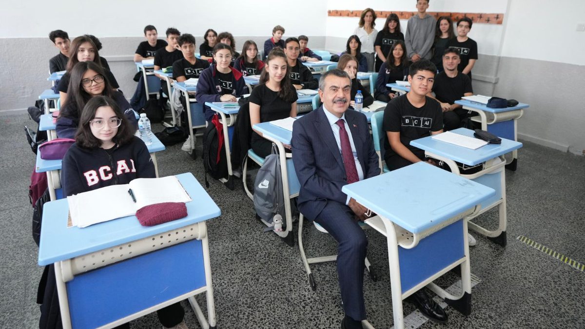 Milli Eğitim Bakanı Yusuf Tekin, bir öğrencinin daveti üzerine Çankaya’daki