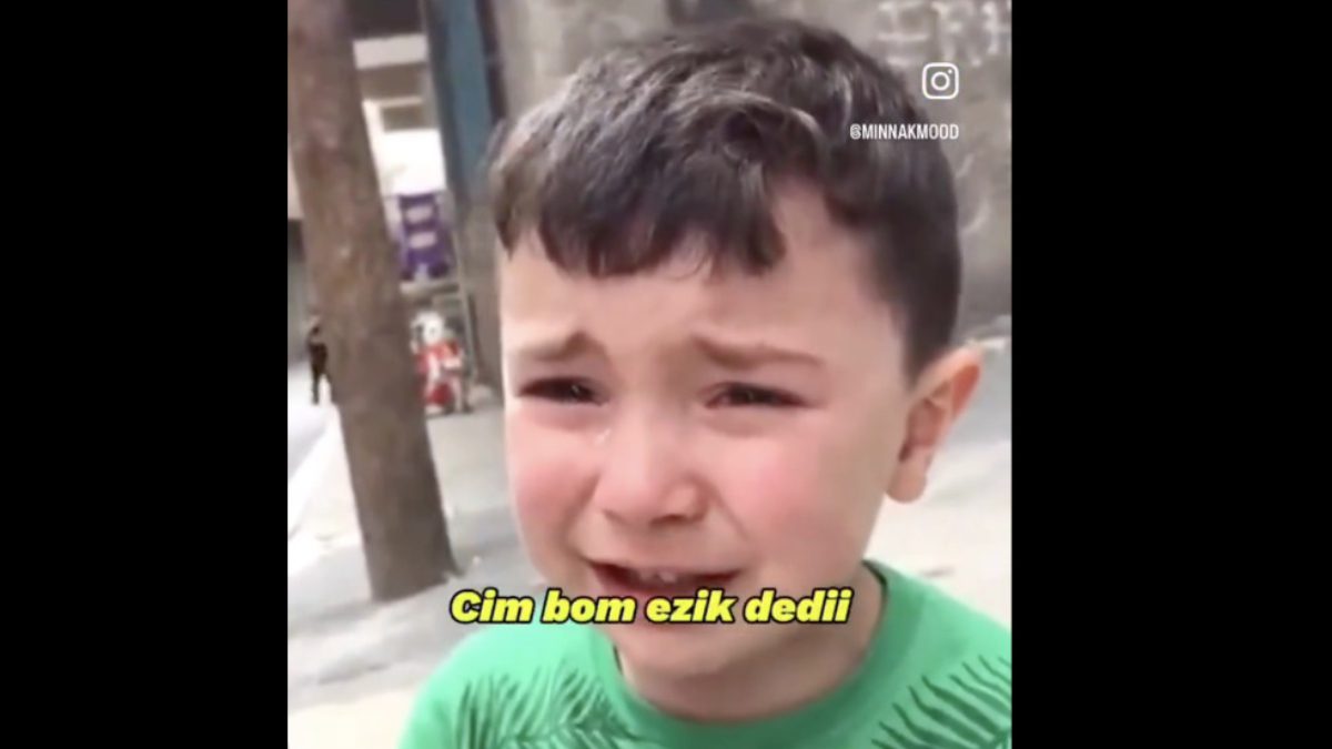 Sosyal medyada hyayılan bir video, futbol tutkusunun yaş tanımadığını bir