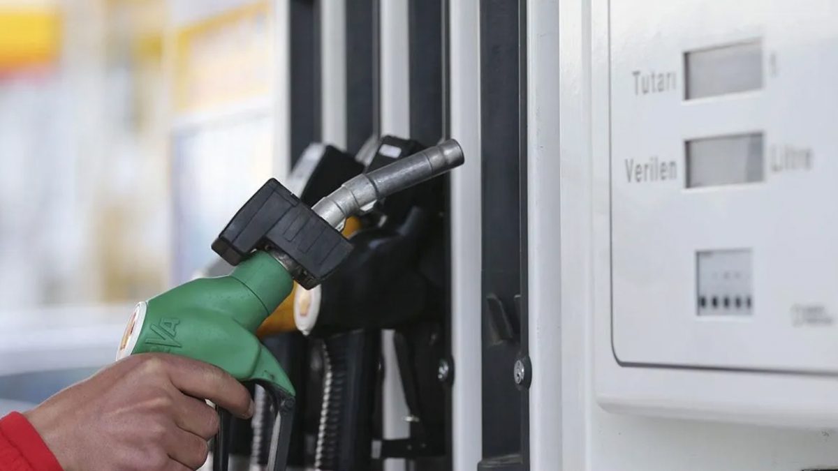 Akaryakıtta bir kez daha tabela değişti. Buna göre, motorine 2