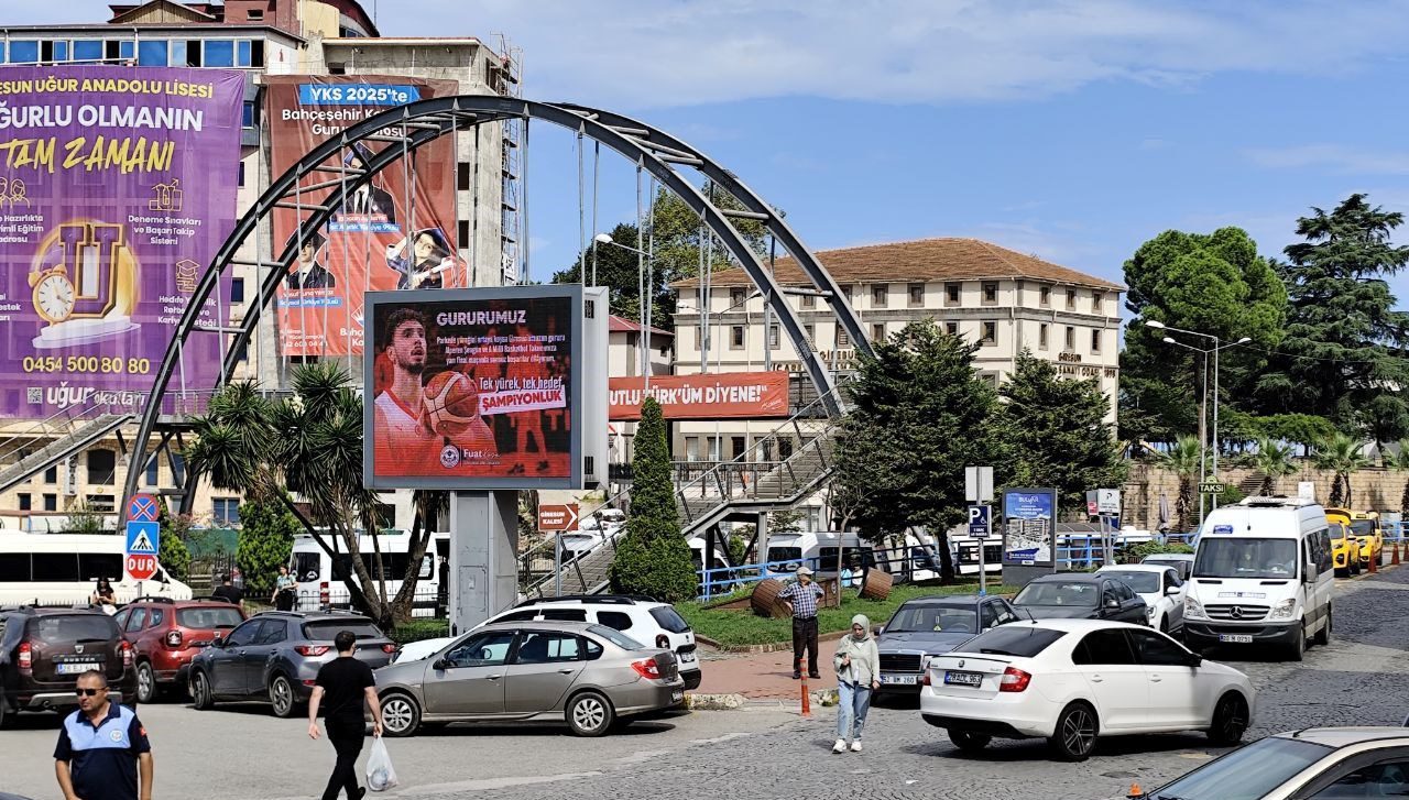 Giresun'da çocuk yaşlarda başladığı basketbolda başarı basamaklarını tek tek tırmanıp,