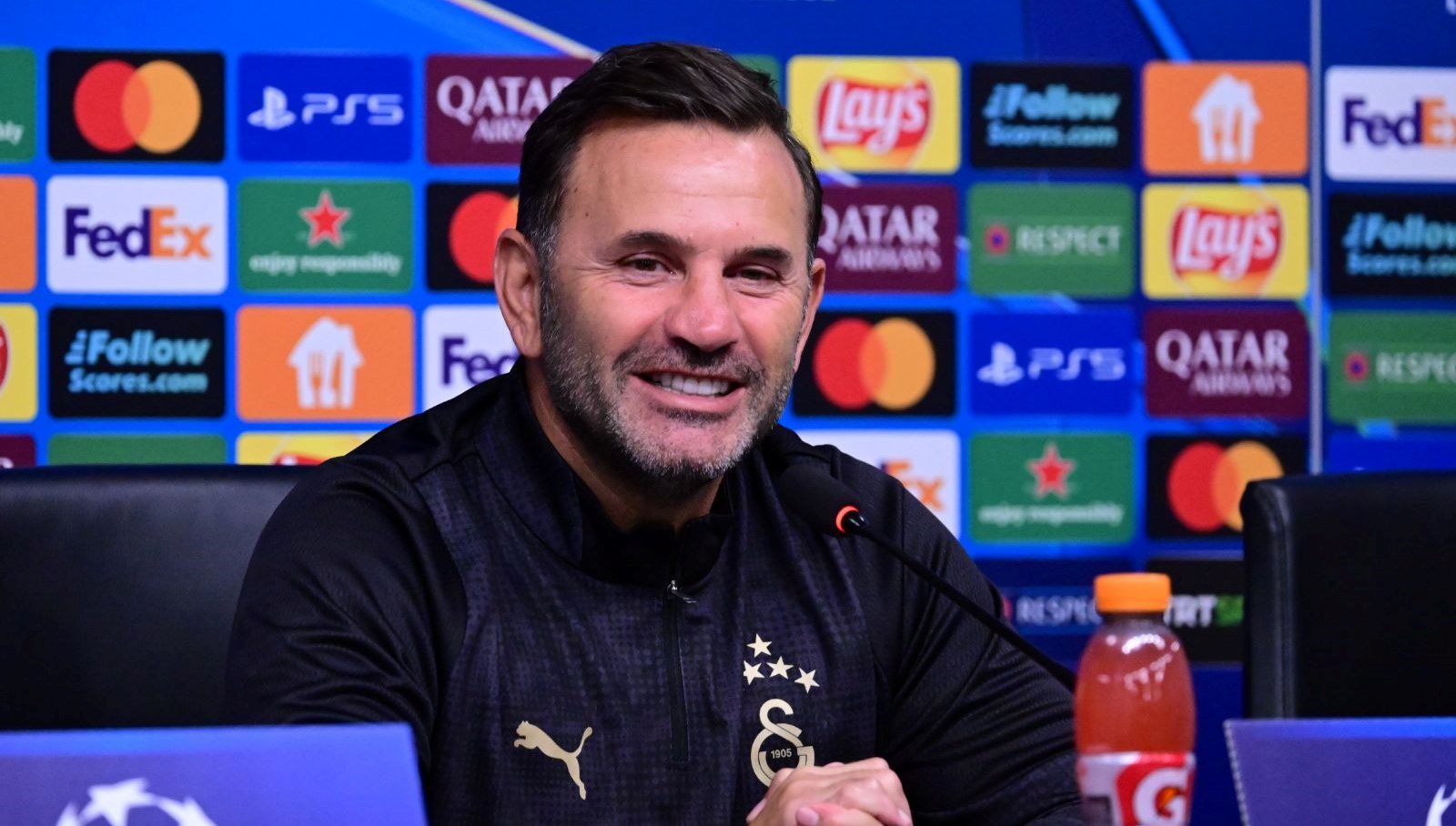 Galatasaray Teknik Direktörü Okan Buruk, yarın oynanacak Liverpool maçında ellerinden