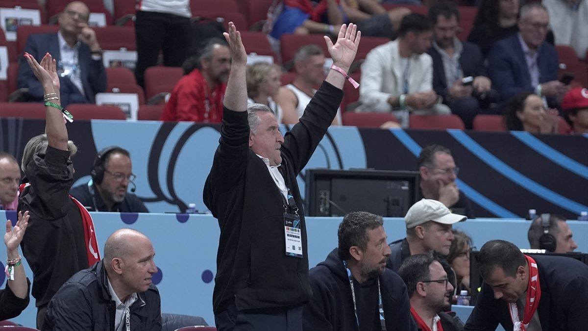 Gençlik ve Spor Bakanı Osman Aşkın Bak, 2025 Avrupa Şampiyonası'nda