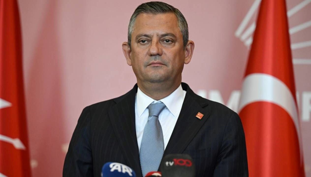 CHP Genel Başkanı Özgür Özel, İstanbul İl Kongresi'nde seçilen başkan