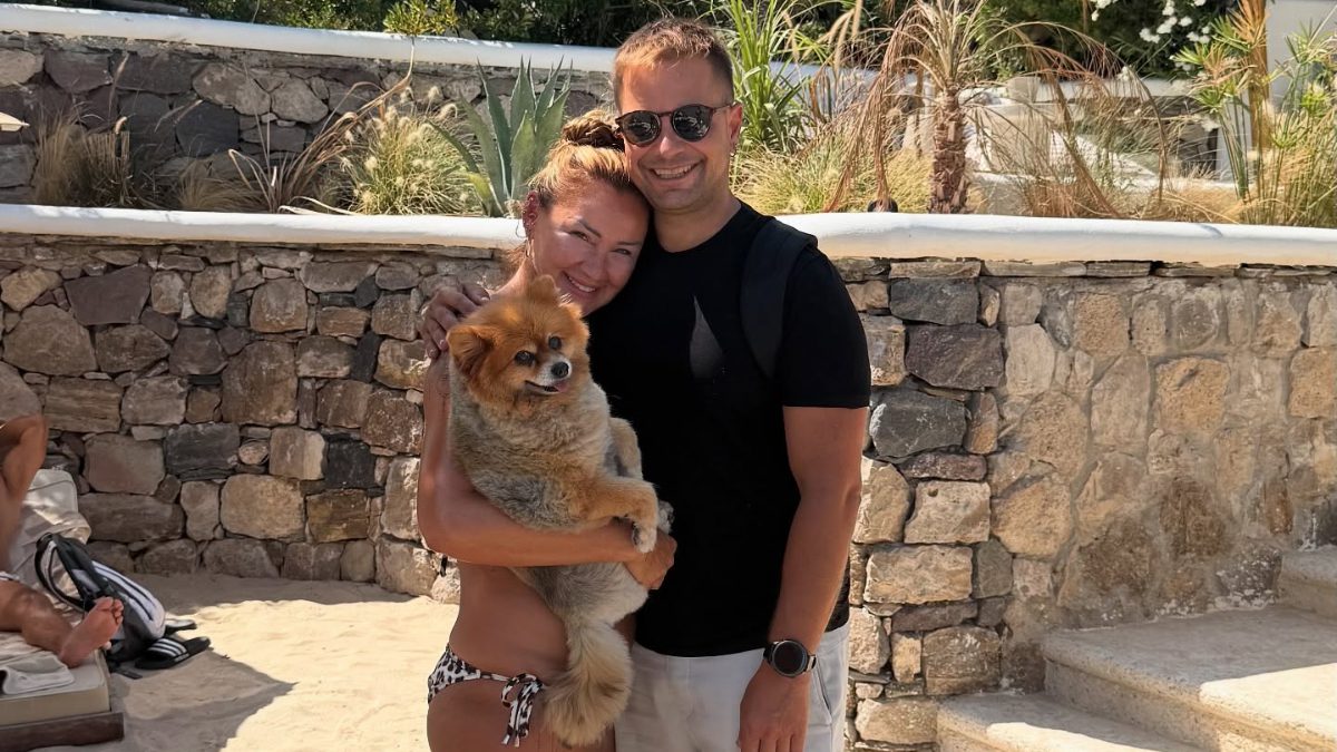 Uzun zamandır ekranlarda olmayan Pınar Altuğ, sosyal medya hesabından kızı