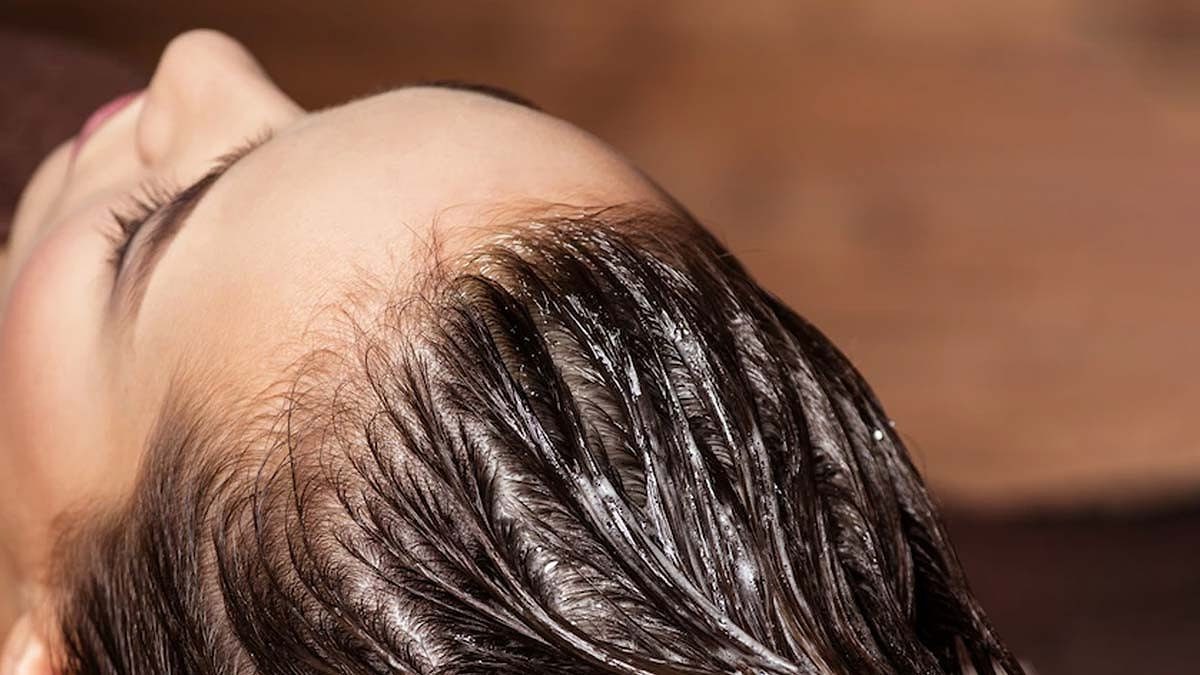 Saç diplerine kahve sürmek, kulağa ilginç gelse de faydalarıyla ağızları