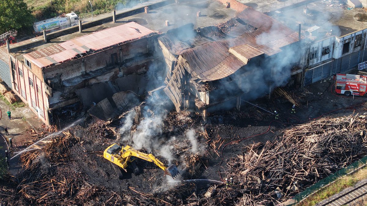 Samsun’un Tekkeköy ilçesinde dün gece çıkan kereste fabrikası yangınının ardından