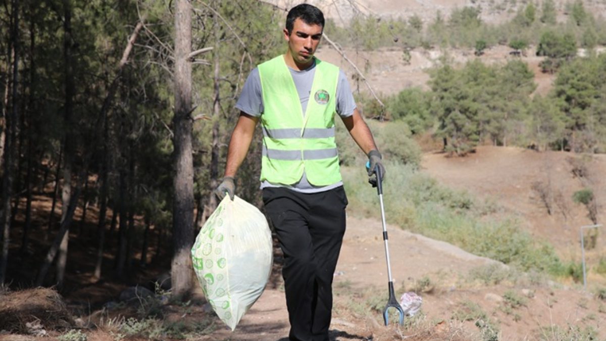 Şanlıurfalı 24 yaşındaki doğa gönüllüsü Hasan Uslu, her gün gerçekleştirdiği