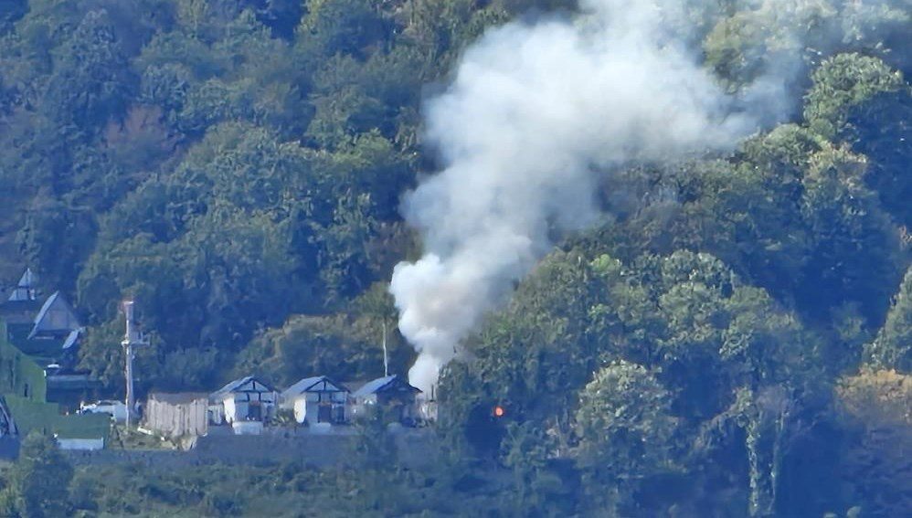 Sapanca'da bir bungalov tesisinde yangın çıktı. Yangın itfaiye ekiplerinin müdahalesiye