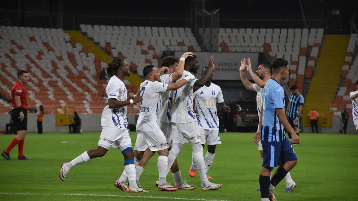 Sarıyer, 1. Lig'in 8. haftasında deplasmanda Adana Demirspor'u 3-0'lık skorla