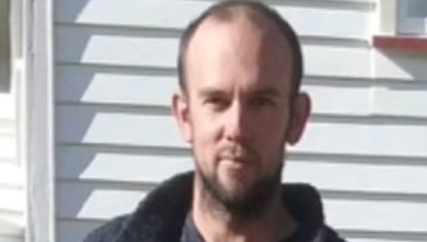 Yeni Zelanda polisi, çocuklarıyla birlikte dört yıldır kaçak yaşayan Tom Phillips'in,