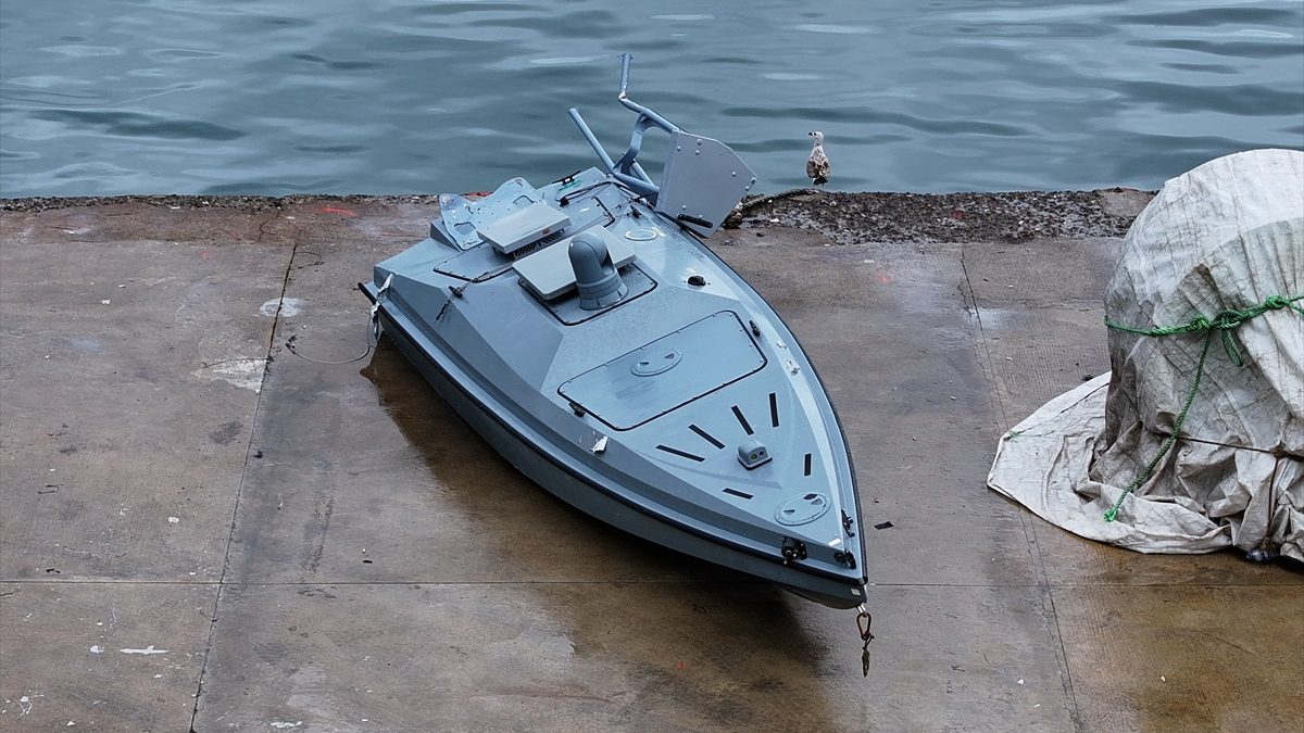 Çarşıbaşı Yoroz Limanı açıklarında balıkçılar tarafından tespit edilen insansız deniz