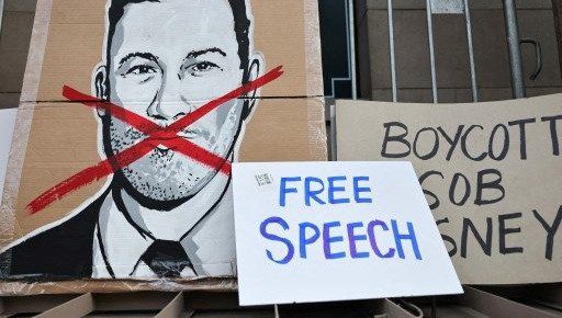 ABD Başkanı Donald Trump, televizyonların kendisinin kötü reklamını yaptığını savunarak,