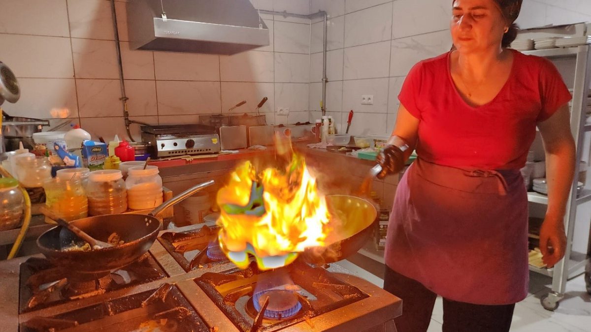 Tunceli'de 7 kadın girişimcinin kurduğu kooperatif, yöresel yemeklerle birlikte çölyak