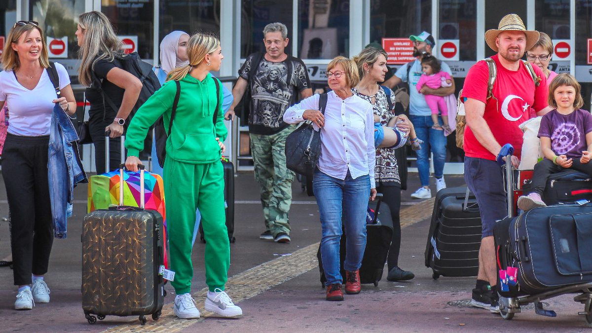 Ağustosta Türkiye'yi ziyaret eden yabancı sayısı 2024'e göre yüzde 2
