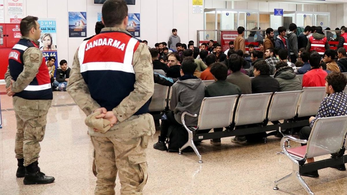 Türkiye, düzensiz göçle verimli bir şekilde mücadele ederek öncü rolünü